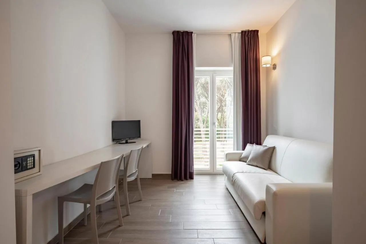 Hotel La Pineta Follonica 3*,  Italy